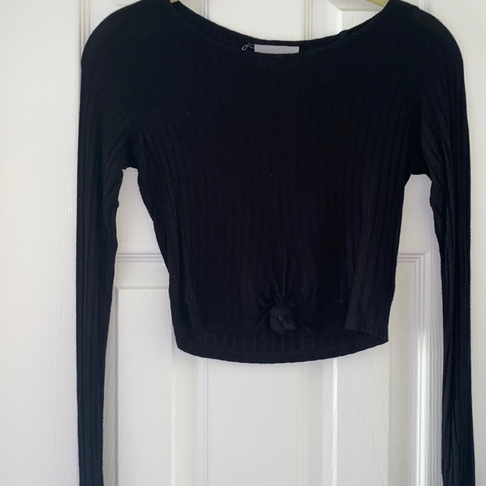 Mollie pa sun black cropped top with knot